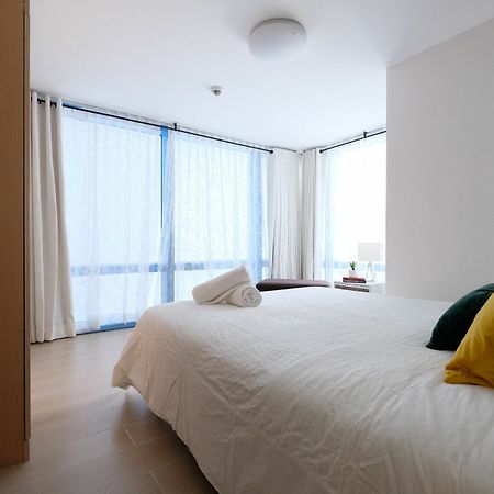 Csuites At Two Central Residences Makati City Exteriör bild