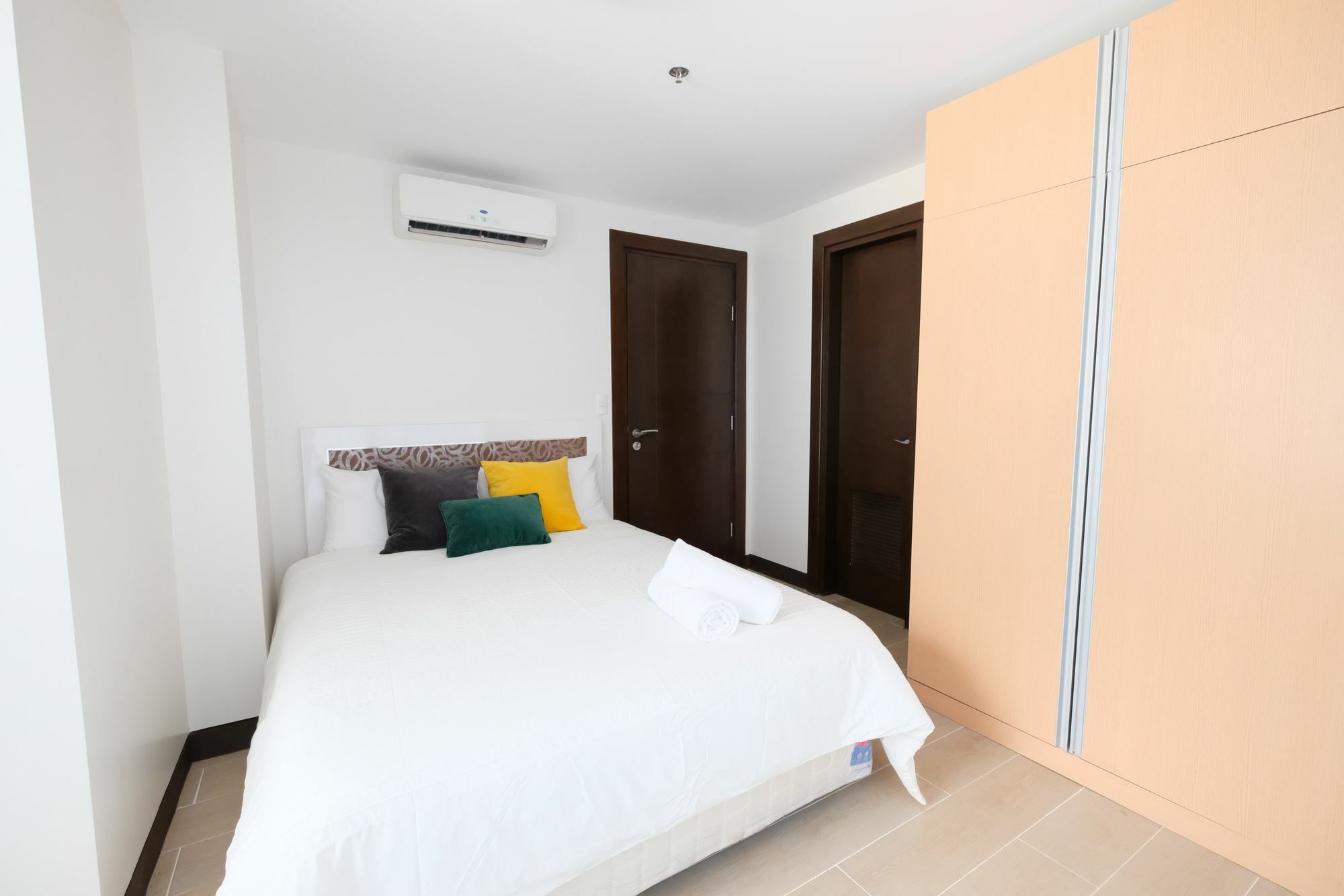 Csuites At Two Central Residences Makati City Exteriör bild