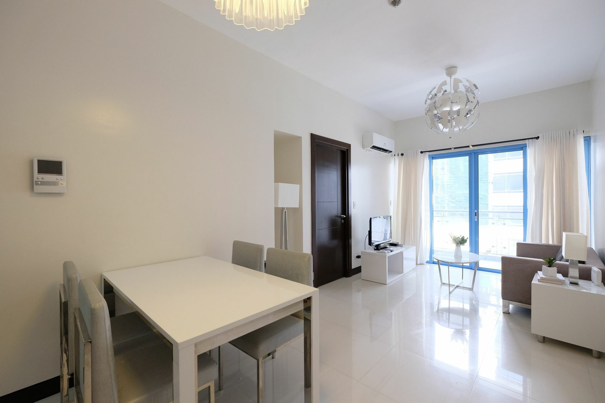 Csuites At Two Central Residences Makati City Exteriör bild