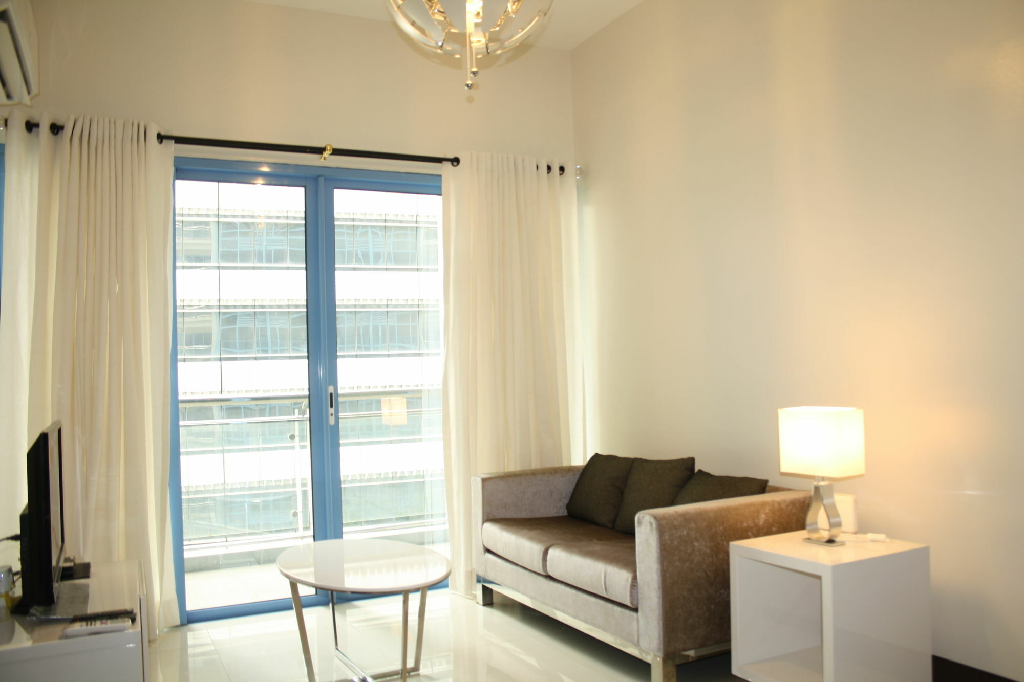 Csuites At Two Central Residences Makati City Exteriör bild