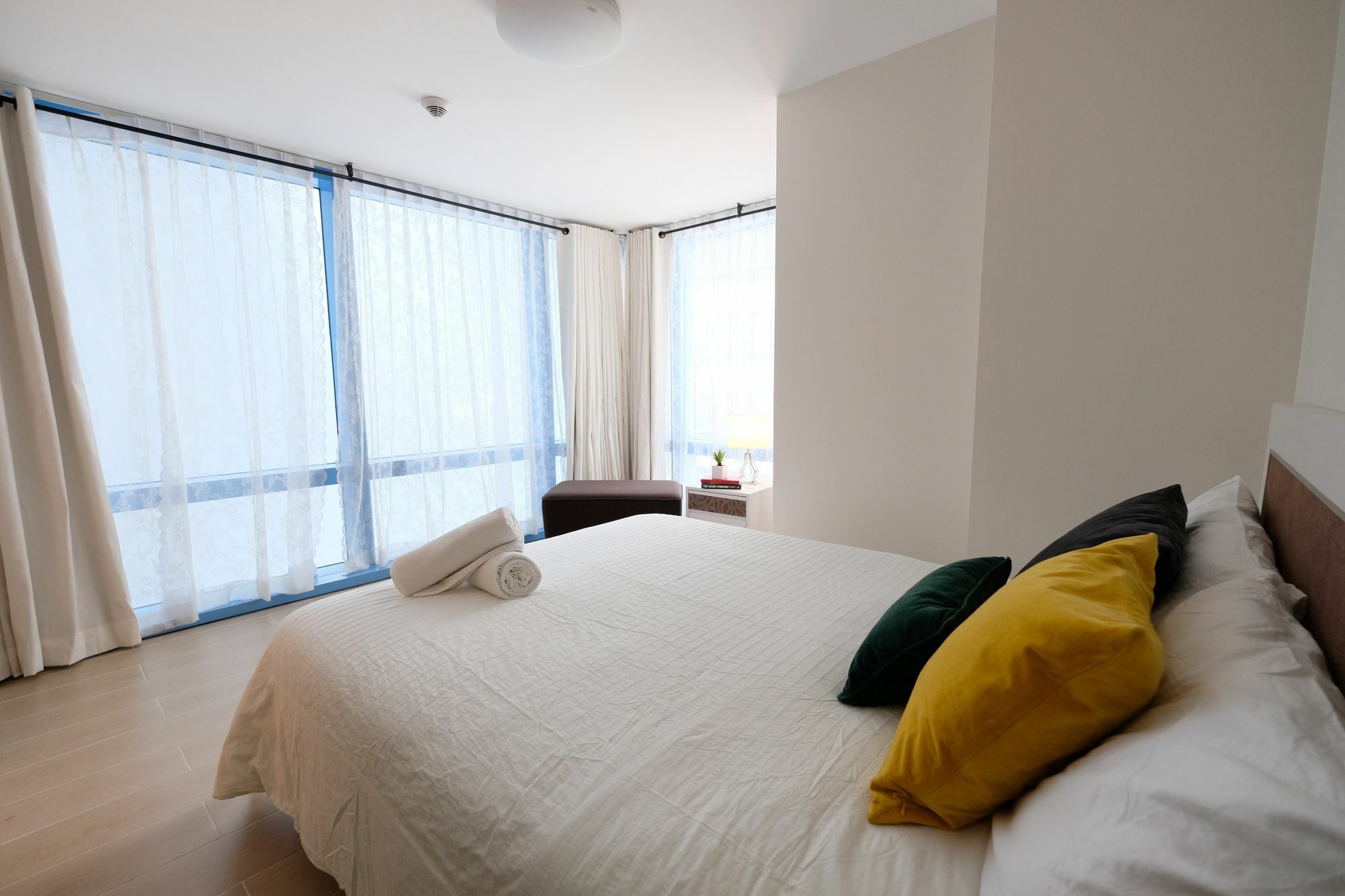 Csuites At Two Central Residences Makati City Exteriör bild