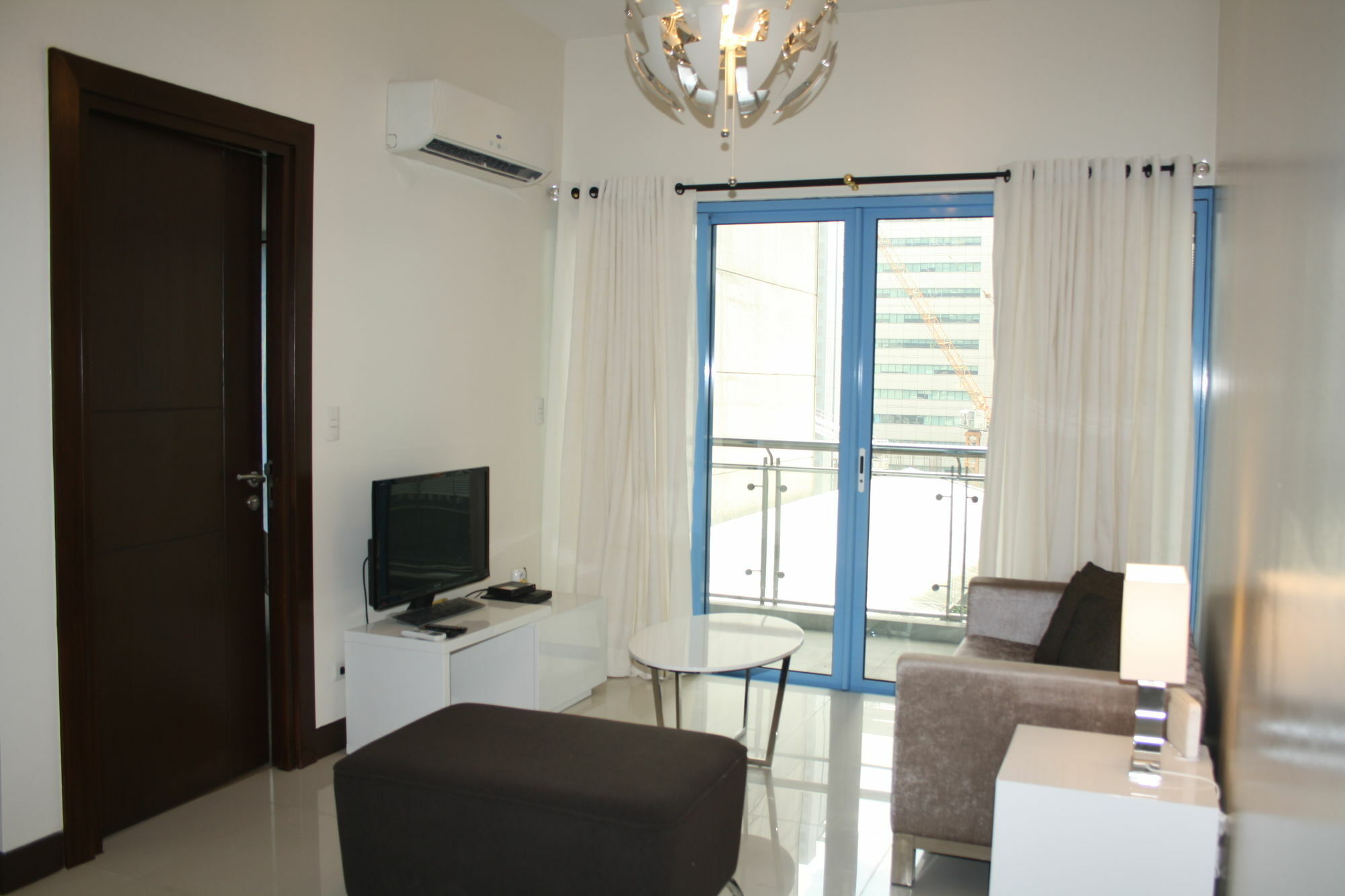 Csuites At Two Central Residences Makati City Exteriör bild