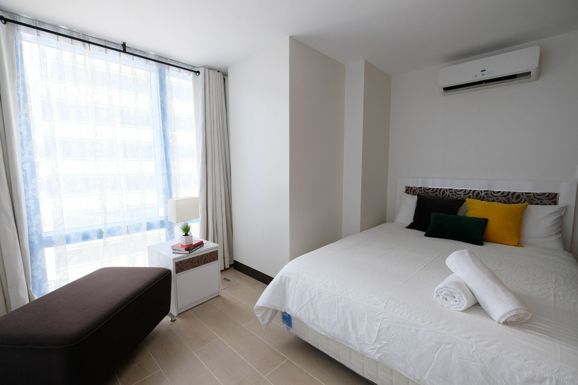 Csuites At Two Central Residences Makati City Exteriör bild
