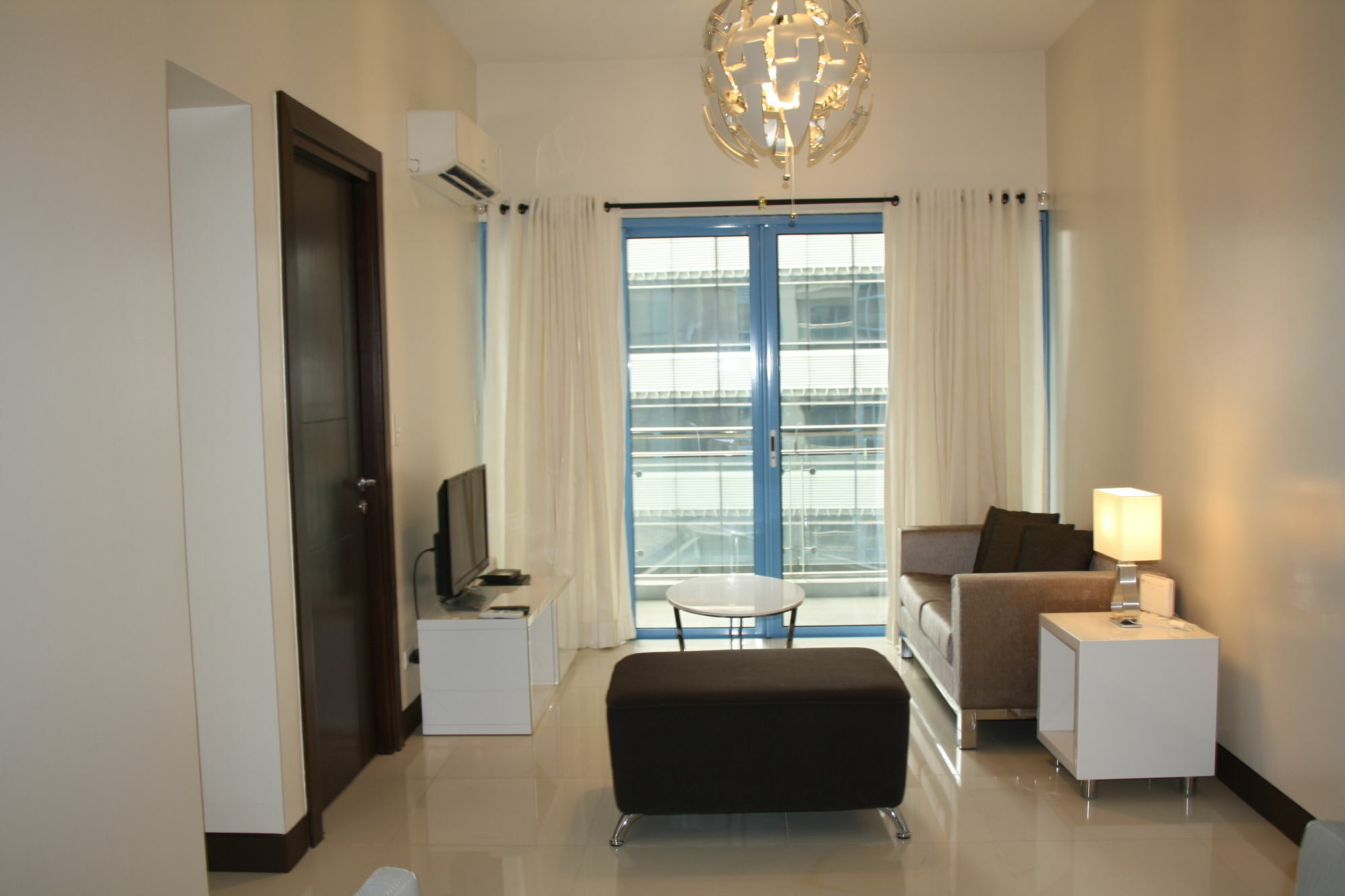 Csuites At Two Central Residences Makati City Exteriör bild